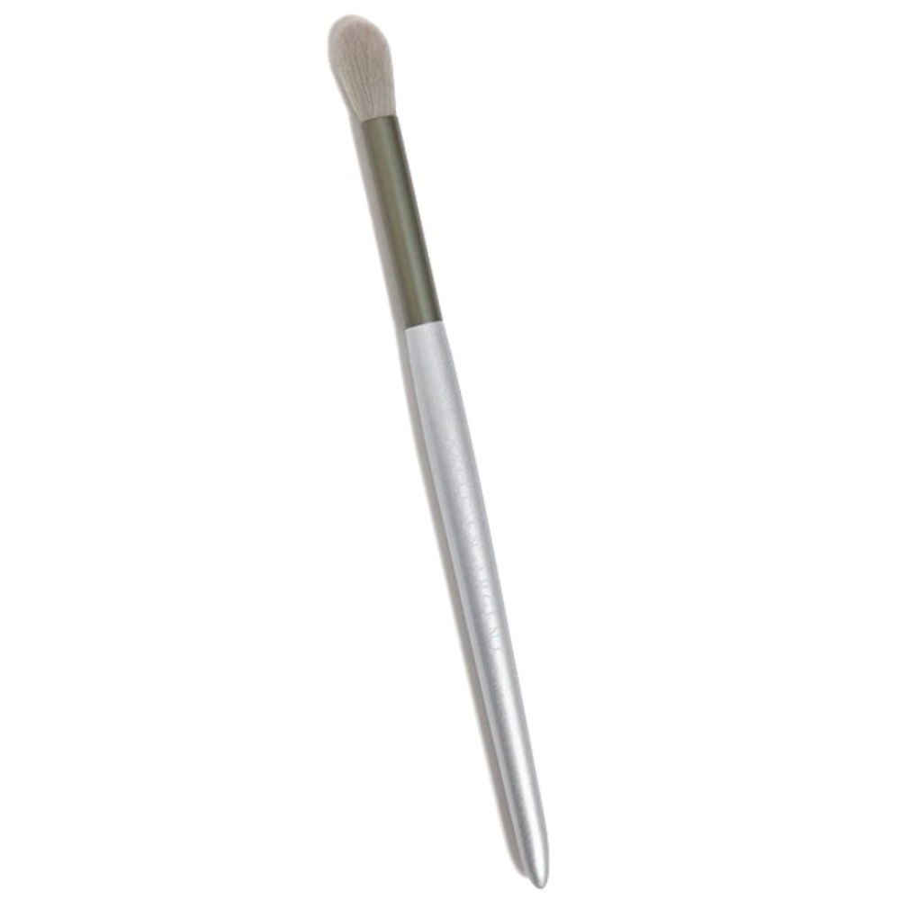 Belle en Argent The Subtly Shady Crease & Blend Eyeshadow Brush
